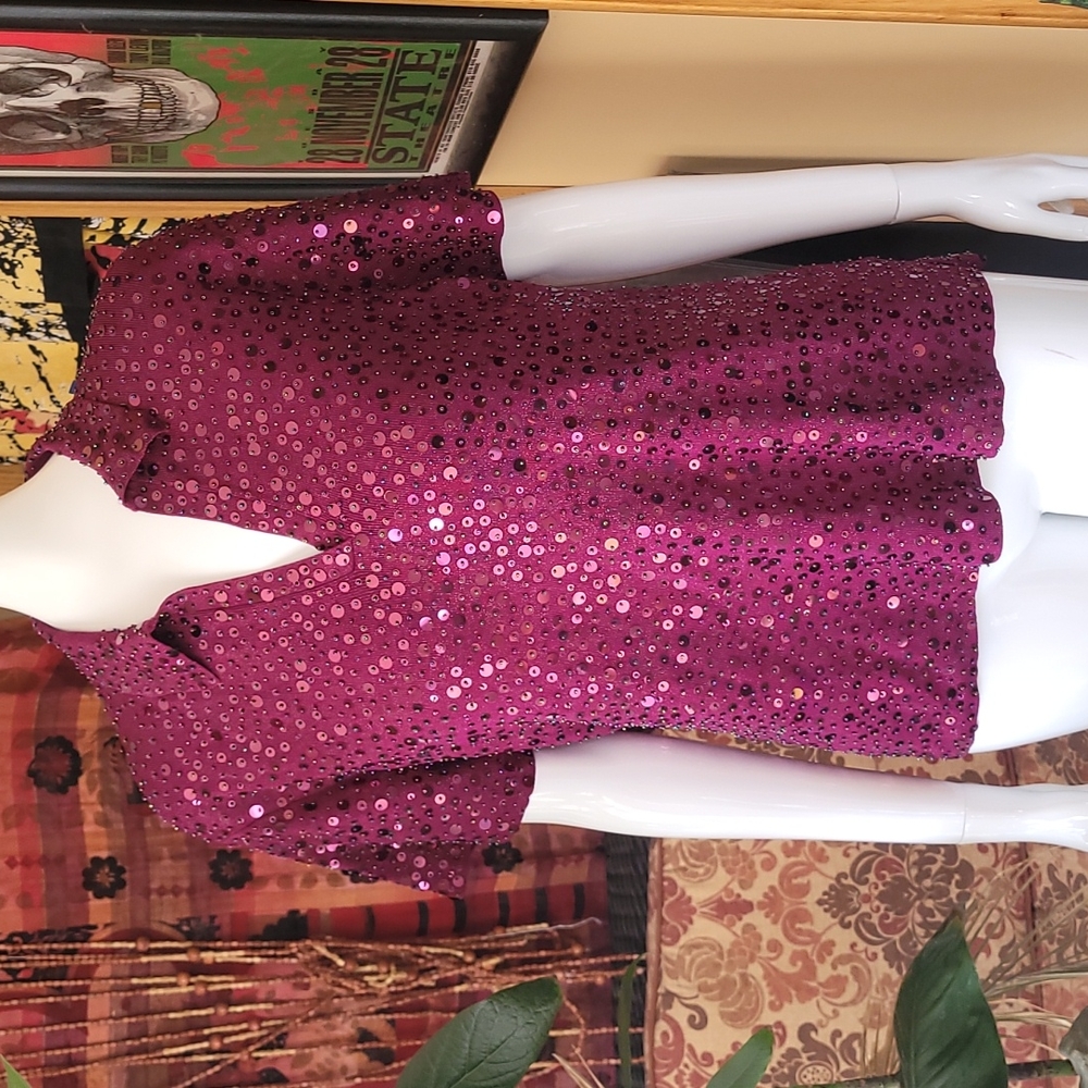 Due Per Due. Size XL. Beautiful magenta knit shirt loaded in sequins